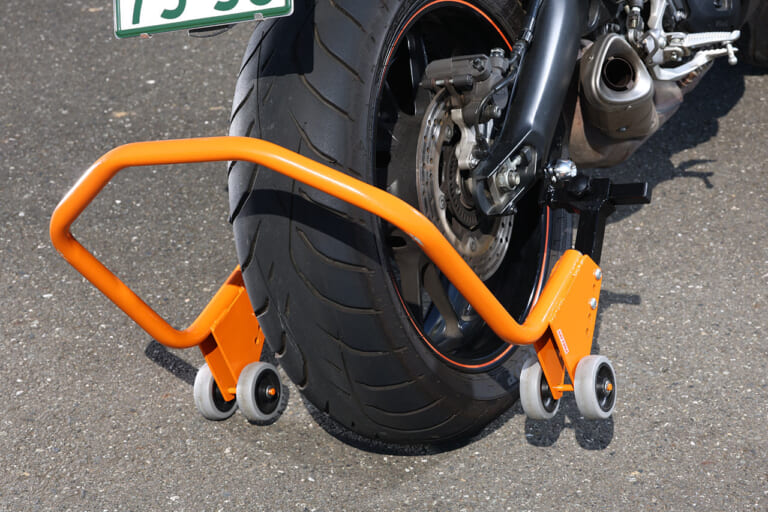 デイトナ ワンタッチリアスタンドU型クランプアタッチメント|デイトナ ワンタッチリアスタンド U型クランプアタッチメント試用インプレッション【外れない、だから安心!】