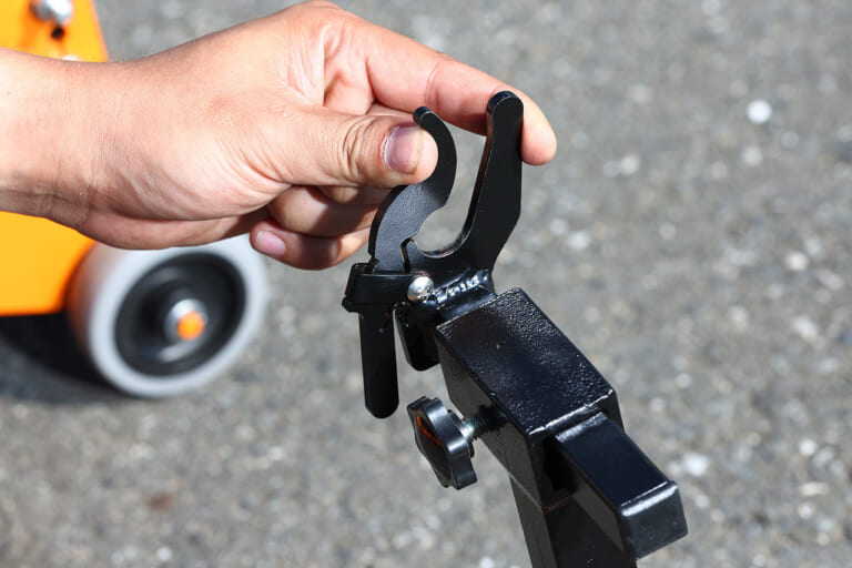 デイトナ ワンタッチリアスタンドU型クランプアタッチメント|デイトナ ワンタッチリアスタンド U型クランプアタッチメント試用インプレッション【外れない、だから安心!】