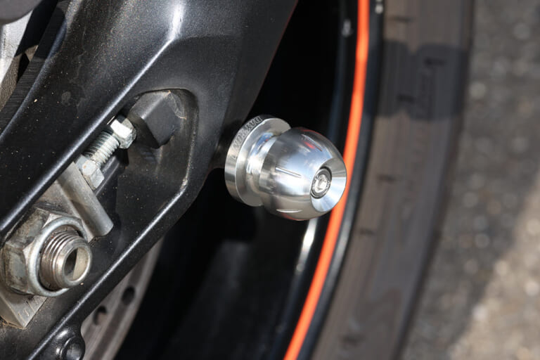 デイトナ ワンタッチリアスタンドU型クランプアタッチメント|デイトナ ワンタッチリアスタンド U型クランプアタッチメント試用インプレッション【外れない、だから安心!】