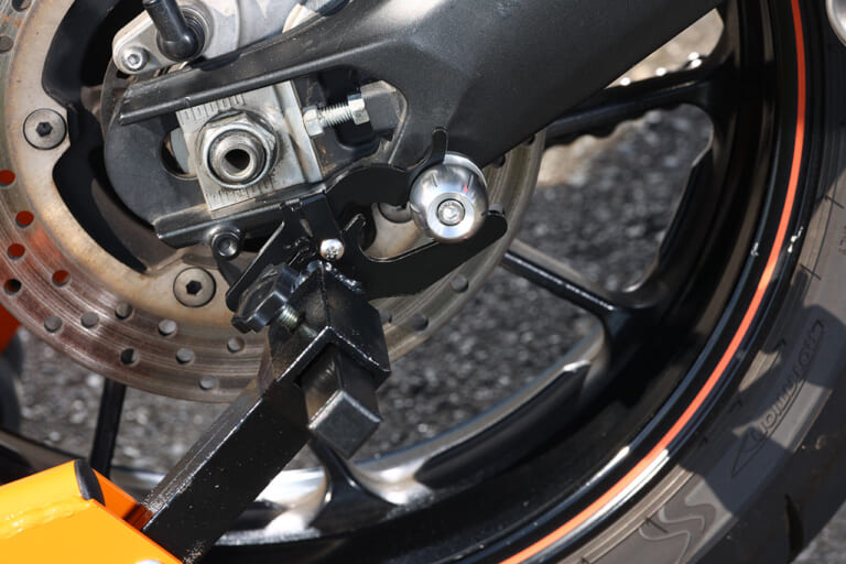 デイトナ ワンタッチリアスタンドU型クランプアタッチメント|デイトナ ワンタッチリアスタンド U型クランプアタッチメント試用インプレッション【外れない、だから安心!】