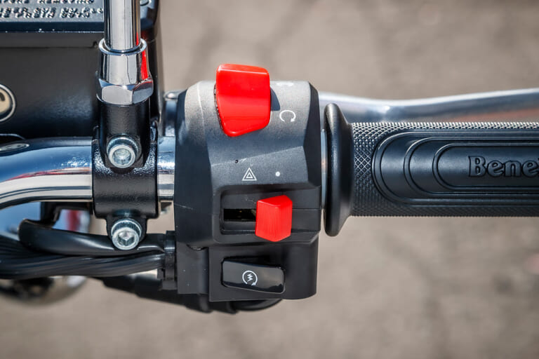 ベネリ インペリアーレ400|ハンドルまわり|ベネリ インペリアーレ400試乗インプレッション【究極のモダンシングル】