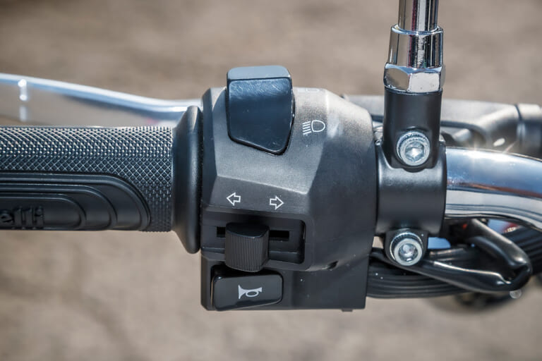 ベネリ インペリアーレ400|ハンドルまわり|ベネリ インペリアーレ400試乗インプレッション【究極のモダンシングル】