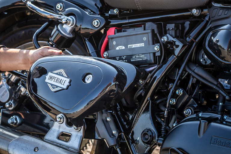 ベネリ インペリアーレ400|サイドカバー|ベネリ インペリアーレ400試乗インプレッション【究極のモダンシングル】