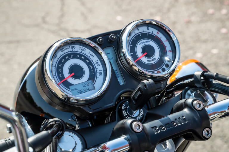 ベネリ インペリアーレ400|メーター|ベネリ インペリアーレ400試乗インプレッション【究極のモダンシングル】