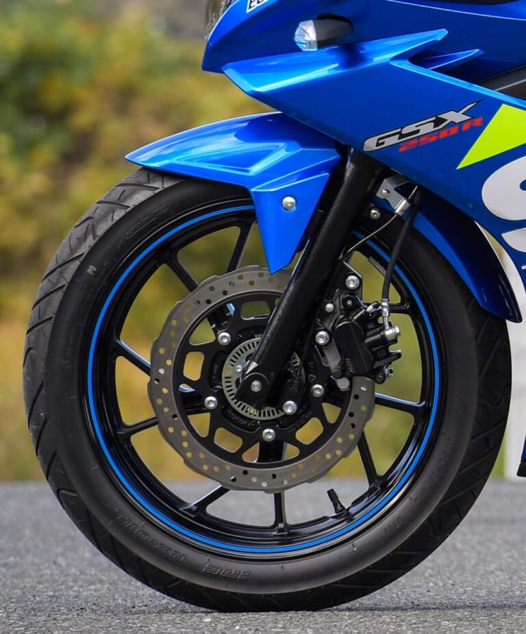 スズキGSX250R ABS|足まわり|スズキGSX250R ABS試乗インプレッション【際立つ安定性と懐の広さが魅力】