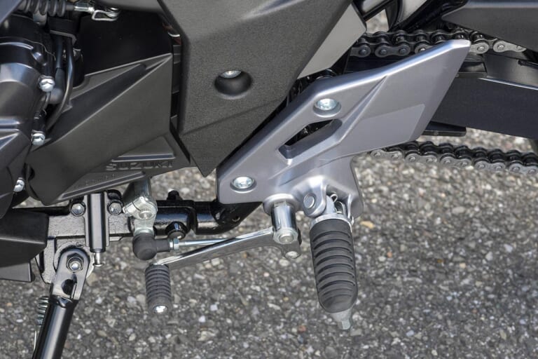 スズキGSX250R ABS|ステップ|スズキGSX250R ABS試乗インプレッション【際立つ安定性と懐の広さが魅力】