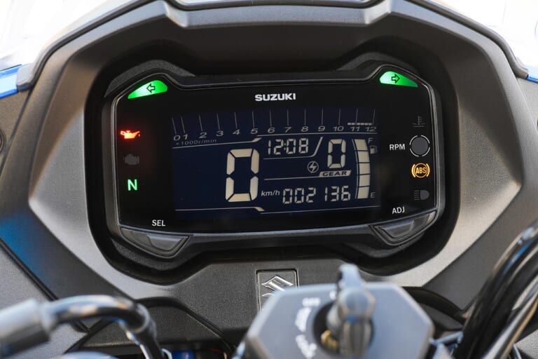 スズキGSX250R ABS|メーター|スズキGSX250R ABS試乗インプレッション【際立つ安定性と懐の広さが魅力】