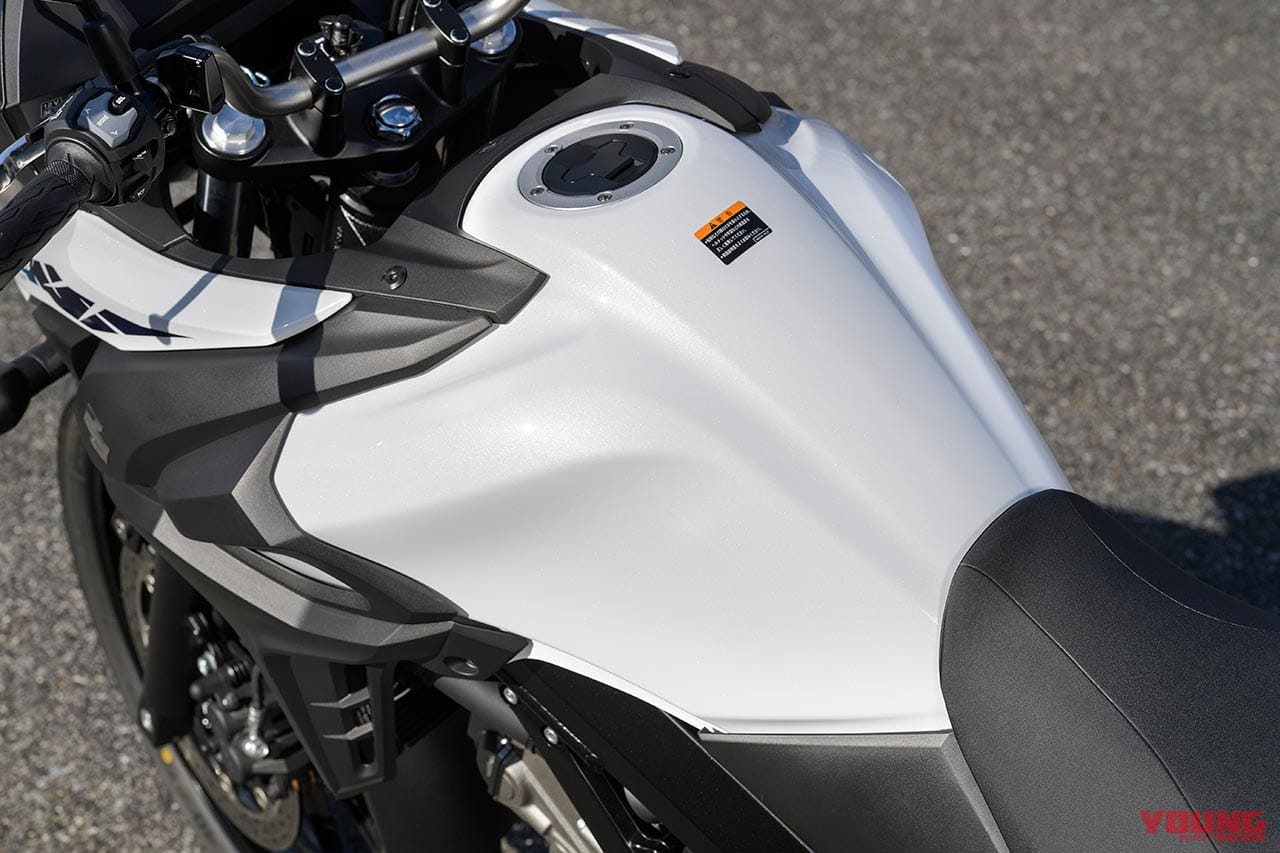 ズキVストローム650ABS|燃料タンク|スズキVストローム650ABS試乗インプレッション【輝き続ける稀有な存在】