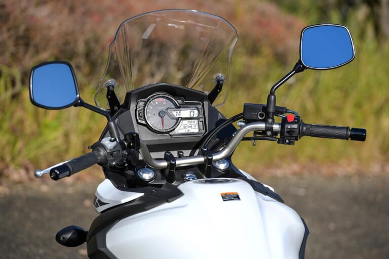 スズキVストローム650ABS|コックピット|スズキVストローム650ABS試乗インプレッション【輝き続ける稀有な存在】