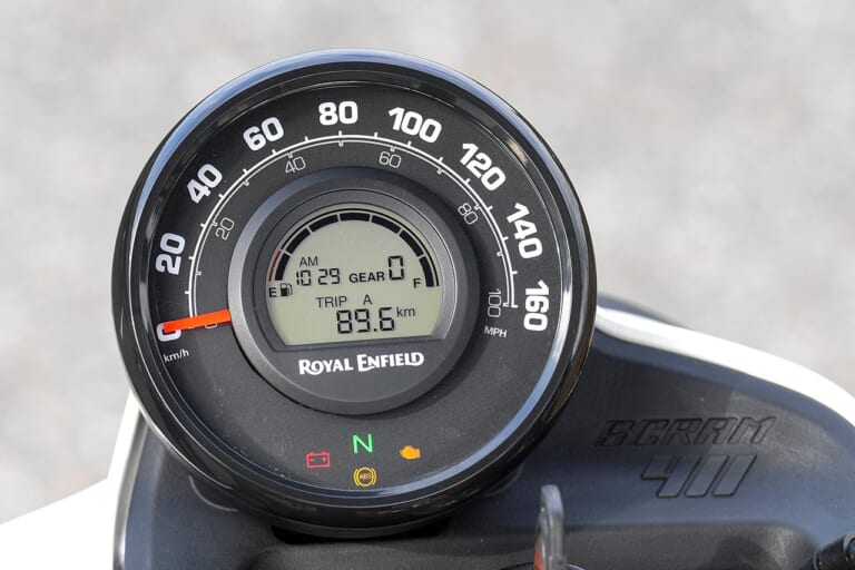 ロイヤルエンフィールド スクラム411|メーター|ロイヤルエンフィールド スクラム411試乗インプレッション【フロント19インチ化で万能度アップ!】