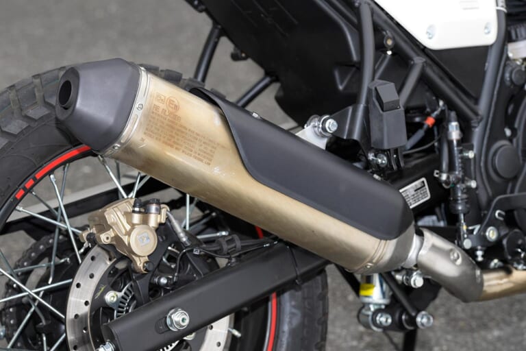 ロイヤルエンフィールド スクラム411|マフラー|ロイヤルエンフィールド スクラム411試乗インプレッション【フロント19インチ化で万能度アップ!】