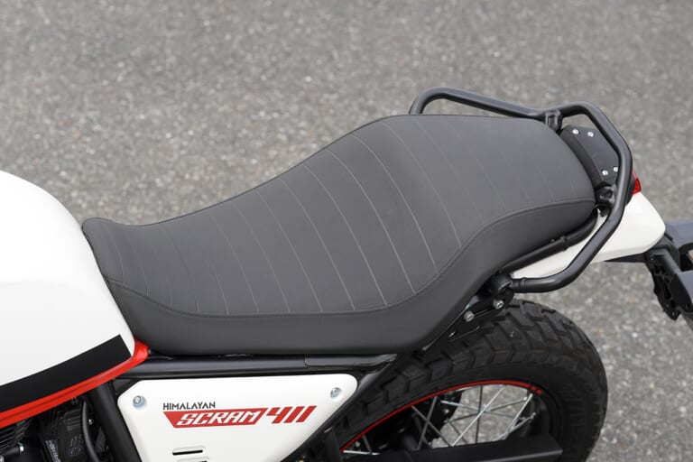 ロイヤルエンフィールド スクラム411|シート|ロイヤルエンフィールド スクラム411試乗インプレッション【フロント19インチ化で万能度アップ!】