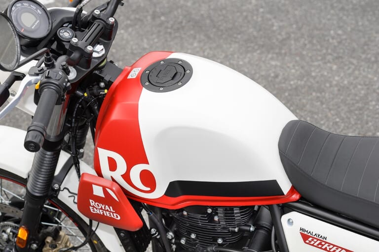 ロイヤルエンフィールド スクラム411|燃料タンク|ロイヤルエンフィールド スクラム411試乗インプレッション【フロント19インチ化で万能度アップ!】