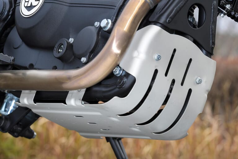 ロイヤルエンフィールド スクラム411|アンダーガード|ロイヤルエンフィールド スクラム411試乗インプレッション【フロント19インチ化で万能度アップ!】