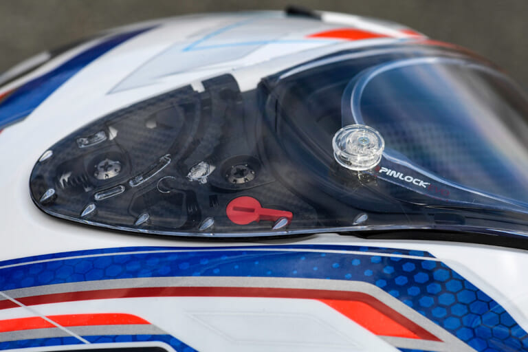 SHOEI X-Fifteen エスカレート|シールドベース|SHOEI X-Fifteen エスカレート試用インプレッション【圧倒的な完成度、まさに最先端だ】