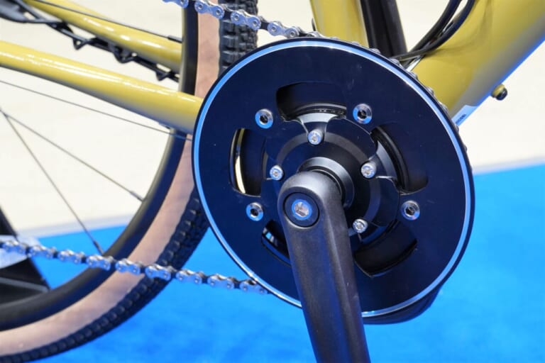 ギアクランク|後付けアシスト&コネクテッド化の「スマチャリ」跨りインプレ速報! グラベルバイクや小径車の搭載例もあったぞ!