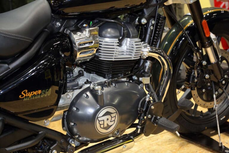 ロイヤルエンフィールド|スーパーメテオ650|ロイヤルエンフィールド「スーパーメテオ650」のデザイナーに直撃!『旗艦に相応しい貫禄と質感、でも乗りやすい』