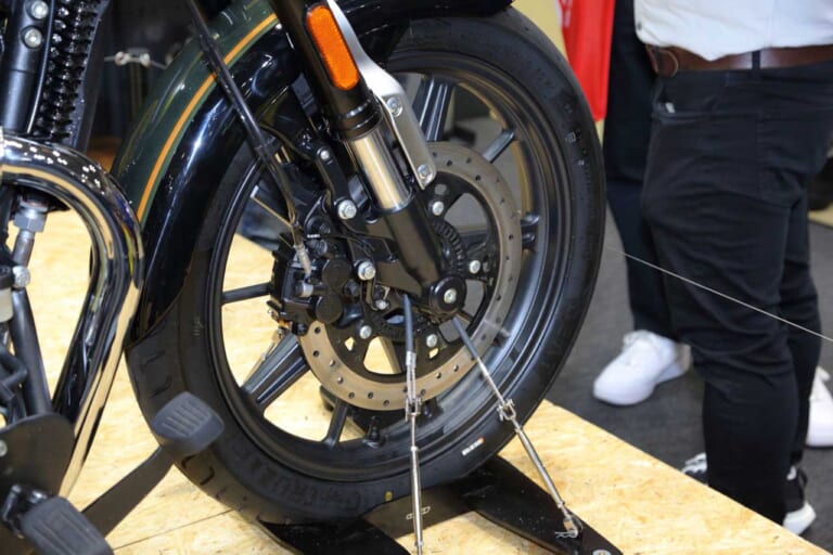 ロイヤルエンフィールド|スーパーメテオ650|ロイヤルエンフィールド「スーパーメテオ650」のデザイナーに直撃!『旗艦に相応しい貫禄と質感、でも乗りやすい』