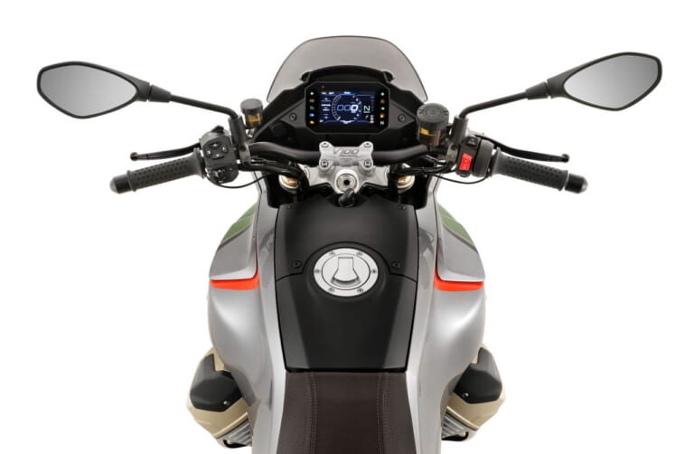 モトグッツィ|V100マンデッロ|2023年モデル|水冷DOHCのモトグッツィ?! 新型ツアラー「V100マンデッロ」の発売価格は200万円〜