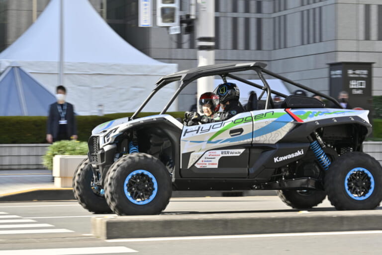 小池百合子東京都知事|ガソリン駆動バイク消滅!? 小池都知事にEVバイクの未来について聞いてみた【持続可能なバイクライフへの取り組み】