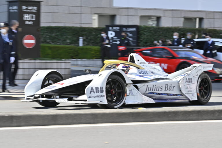 フォーミュラE|ガソリン駆動バイク消滅!? 小池都知事にEVバイクの未来について聞いてみた【持続可能なバイクライフへの取り組み】