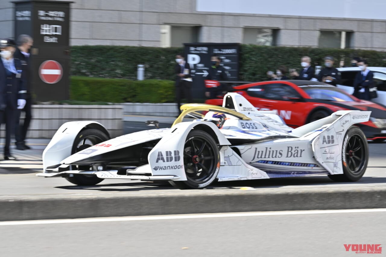 フォーミュラE|ガソリン駆動バイク消滅!? 小池都知事にEVバイクの未来について聞いてみた【持続可能なバイクライフへの取り組み】