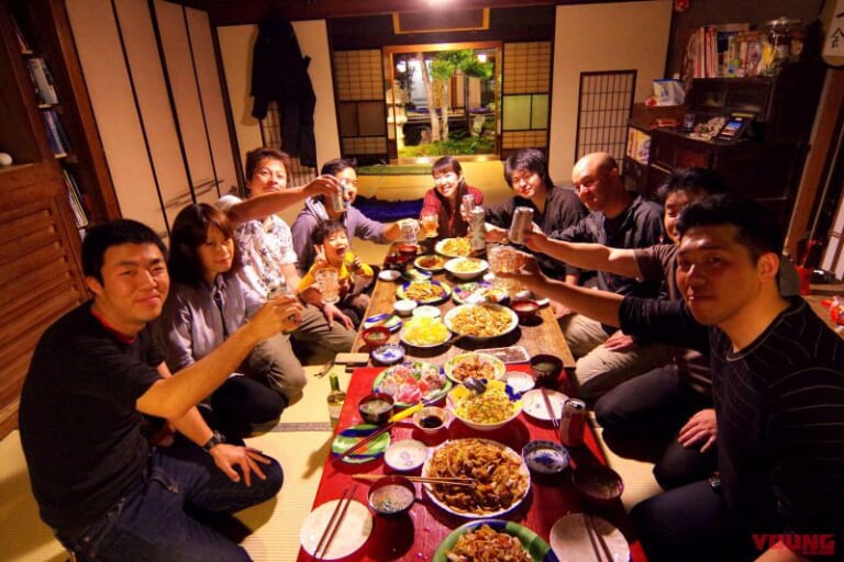 古民家ゲストハウス 旅人宿石垣屋|知る人ぞ知る! 風車と走る爽快ロード:三重県 青山高原公園線〈モトツー的ニッポン絶景道〉