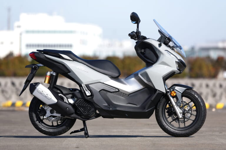 ホンダ ADV160|どっちを選ぶ? ホンダ新型ADV160&フォルツァ 車体比較【160の小回りと250の上質感】
