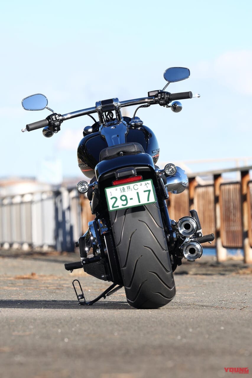 写真] ym2304-50-1-harley-davidson-breakout117 │ ハーレーダビッドソン ブレイクアウト 117試乗インプレッション【重い鉄球が滑らかに転がるような超弩級Vツインの甘美】│WEBヤングマシン｜新車バイクニュース