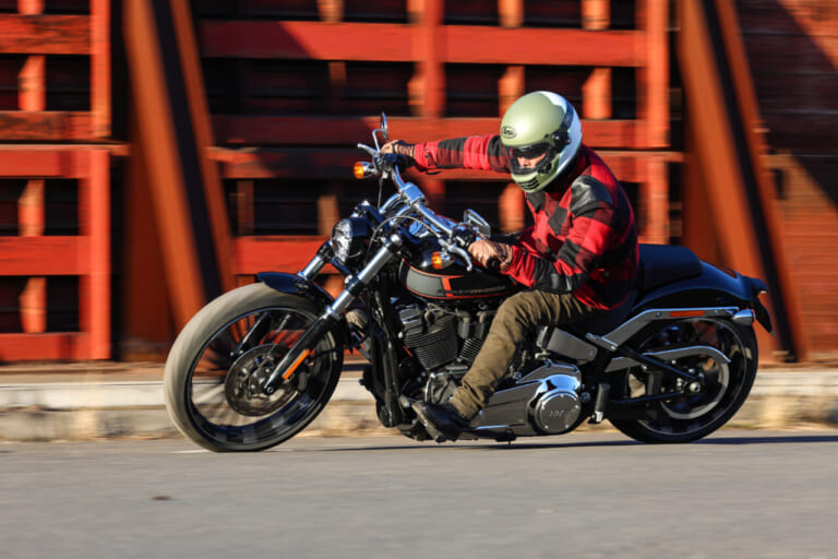 ハーレーダビッドソン ブレイクアウト117|ハーレーダビッドソン ブレイクアウト117試乗インプレッション【重い鉄球が滑らかに転がるような超弩級Vツインの甘美】