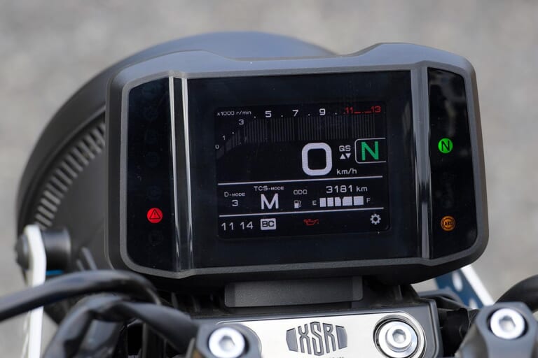 ヤマハXSR900|メーター|ヤマハXSR900試乗インプレッション【馬力向上&電脳化、操る楽しさを凝縮】