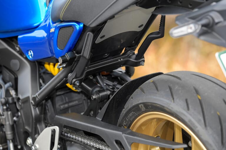 ヤマハXSR900|タンデムステップ|ヤマハXSR900試乗インプレッション【馬力向上&電脳化、操る楽しさを凝縮】