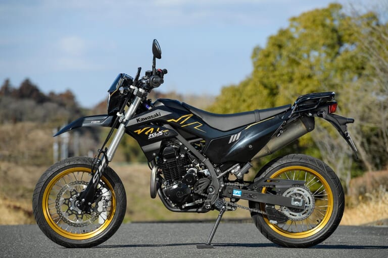 カワサキKLX230SM|カワサキKLX230SM試乗インプレッション【俊敏&旋回力抜群、正統派モタードだ】