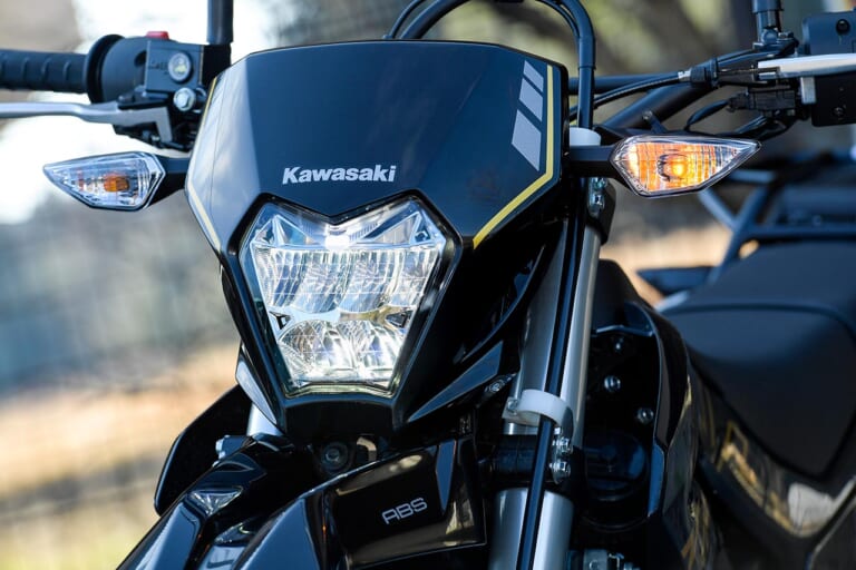 カワサキKLX230SM|灯火類|カワサキKLX230SM試乗インプレッション【俊敏&旋回力抜群、正統派モタードだ】