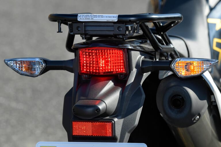 カワサキKLX230SM|灯火類|カワサキKLX230SM試乗インプレッション【俊敏&旋回力抜群、正統派モタードだ】