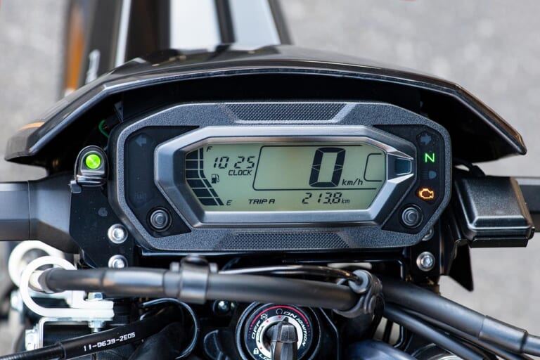 カワサキKLX230SM|メーター|カワサキKLX230SM試乗インプレッション【俊敏&旋回力抜群、正統派モタードだ】