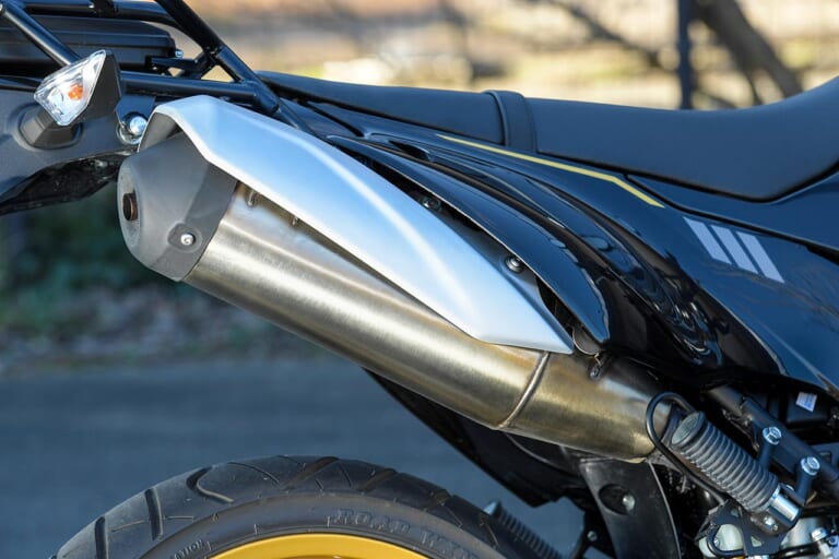 カワサキKLX230SM|マフラー|カワサキKLX230SM試乗インプレッション【俊敏&旋回力抜群、正統派モタードだ】