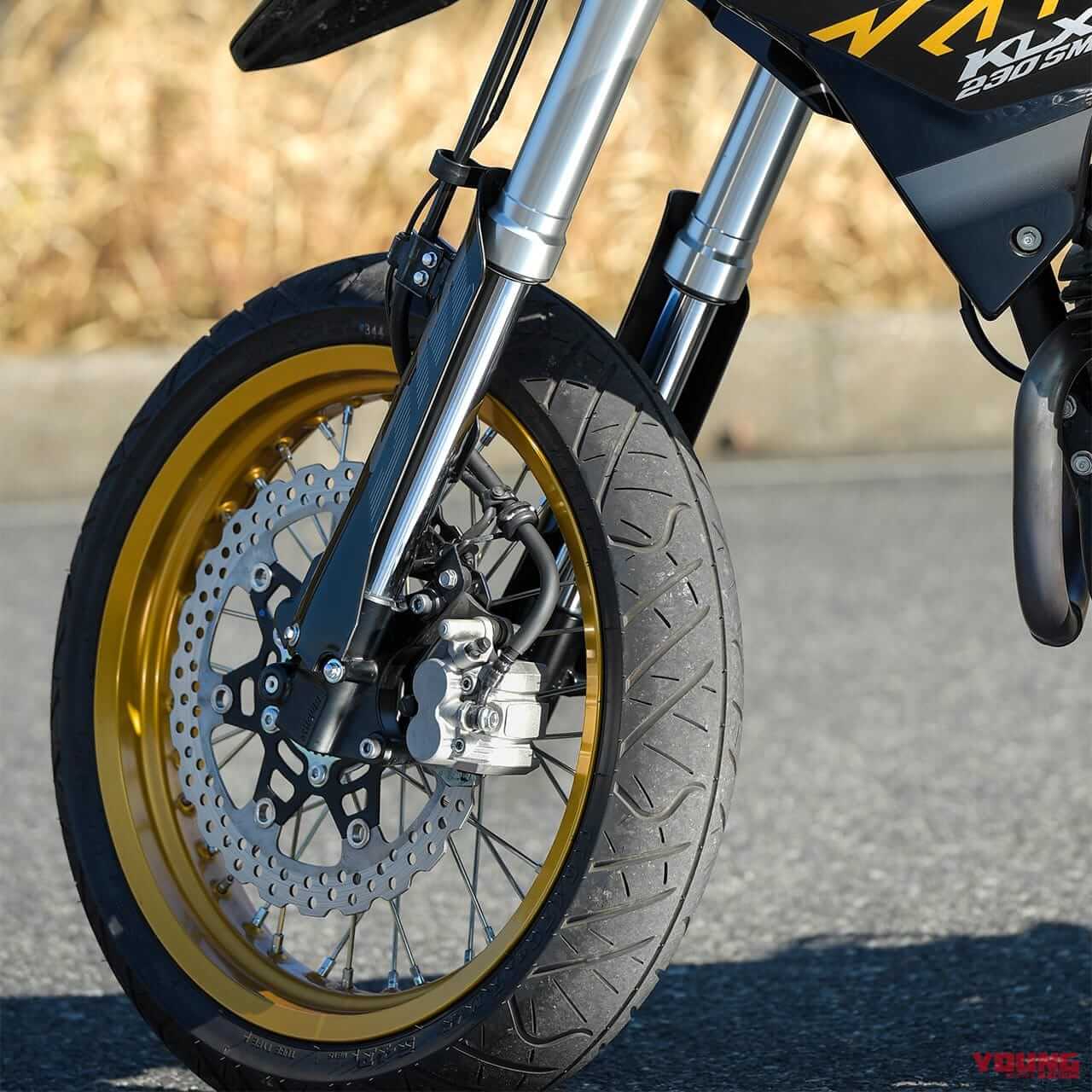 カワサキKLX230SM|足まわり|カワサキKLX230SM試乗インプレッション【俊敏&旋回力抜群、正統派モタードだ】