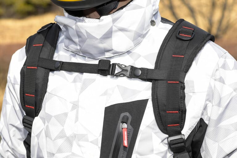 フラッグシップ アクティブバックパック|ベルト|フラッグシップ アクティブバックパック試用インプレッション【フィット感と蒸れにくさを両立】