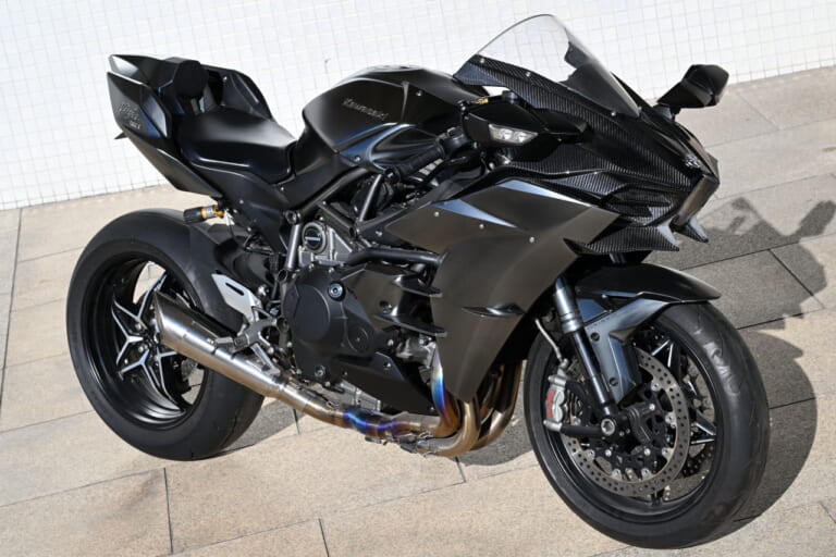 KAWASAKI Ninja H2|トップガン「GPZ900Rマーヴェリック号」の36年間はいかにして再現されたか。そのディテールに迫る