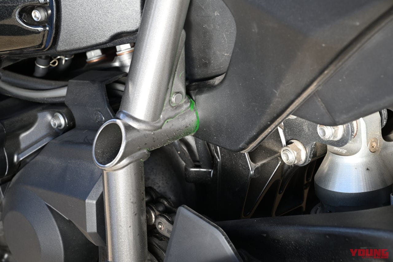 KAWASAKI Ninja H2|トップガン「GPZ900Rマーヴェリック号」の36年間はいかにして再現されたか。そのディテールに迫る