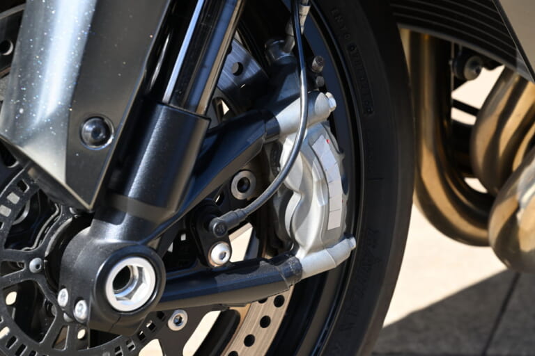 KAWASAKI Ninja H2|トップガン「GPZ900Rマーヴェリック号」の36年間はいかにして再現されたか。そのディテールに迫る