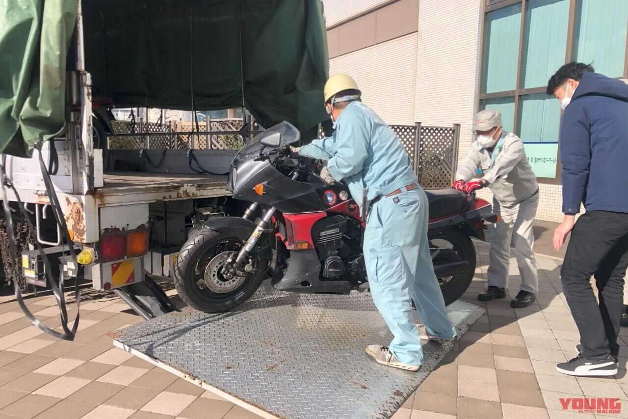 |トップガン『マーヴェリック号』の外装ステッカーは実在&架空の部隊やスラングだらけ! 全部わかる人いる?