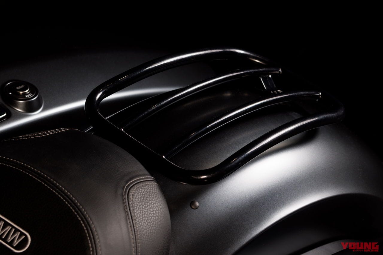 |空冷ボクサーエンジンはまだまだ生き残る! BMWが新型「R12 ナインT」を発表、「R18」シリーズにも追加バージョンが登場【欧州】