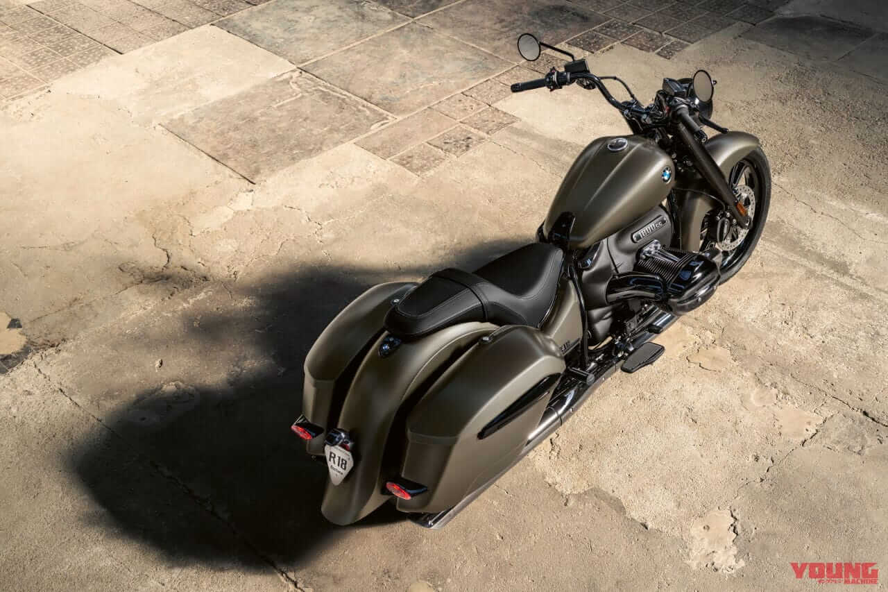 |空冷ボクサーエンジンはまだまだ生き残る! BMWが新型「R12 ナインT」を発表、「R18」シリーズにも追加バージョンが登場【欧州】