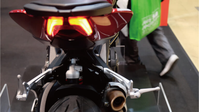 〈ビギナーQ＆A〉バイクのブレーキランプを換えたい【赤色以外にしてもいい?｜LED換装は?】