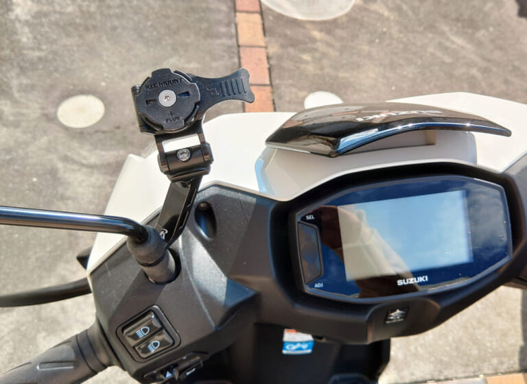 アヴェニス125 スマホホルダー|【新車バイク4台 モニターレポート】スズキ・アヴェニス125編:その2