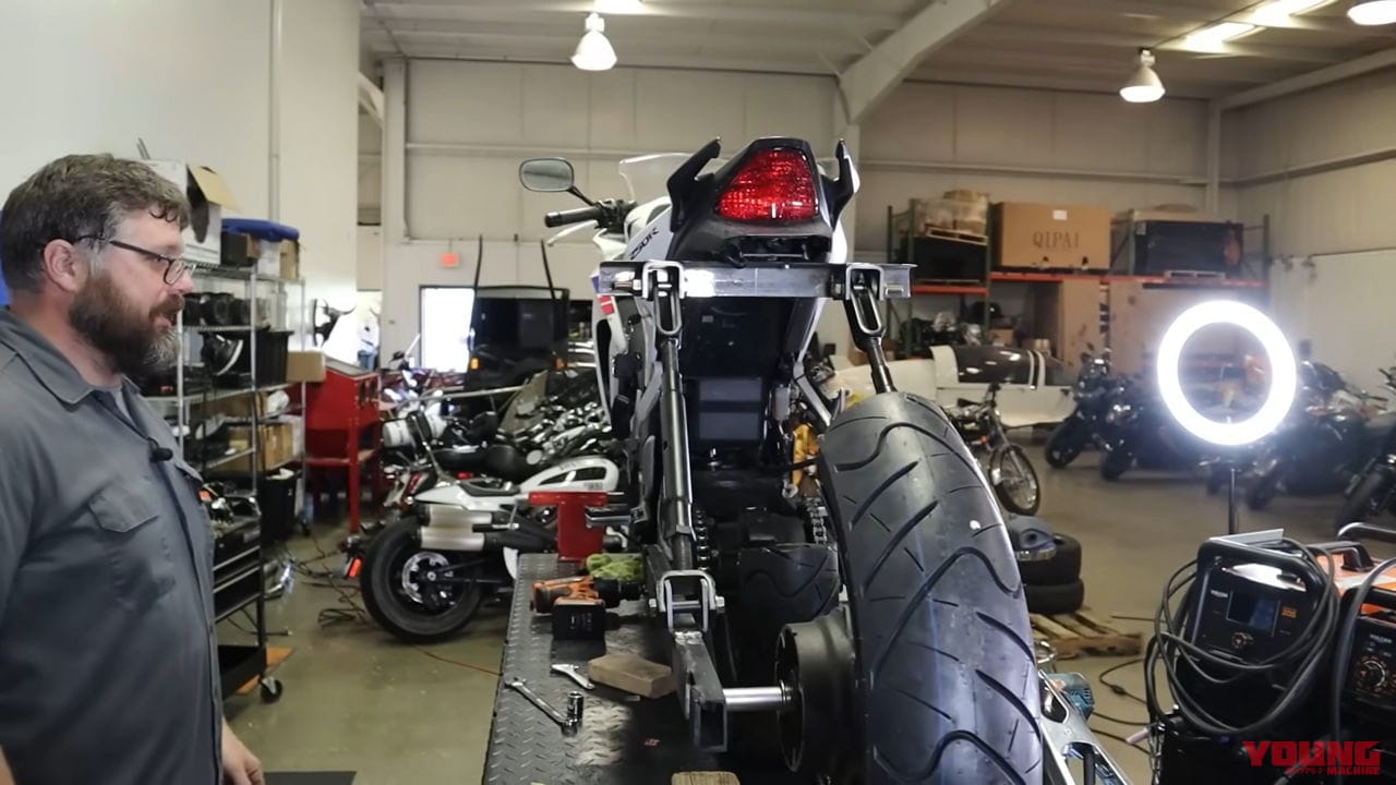 |し、死ぬかと思ったぜ……スプリットホイール2.0で高速道路を走ったホンダCBRの末路