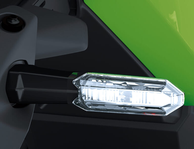 カワサキNinja ZX-4R|上級ミドル仕立て! カワサキNinja ZX-4R 装備解説〈大画面TFTカラー液晶メーター獲得!!〉