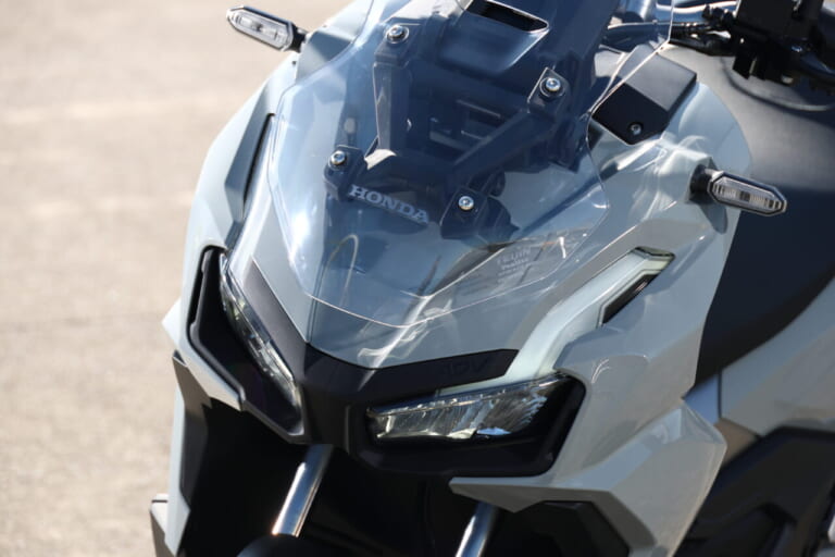 ホンダ ADV160|どっちを選ぶ? ホンダ新型ADV160&フォルツァ 車体比較【160の小回りと250の上質感】